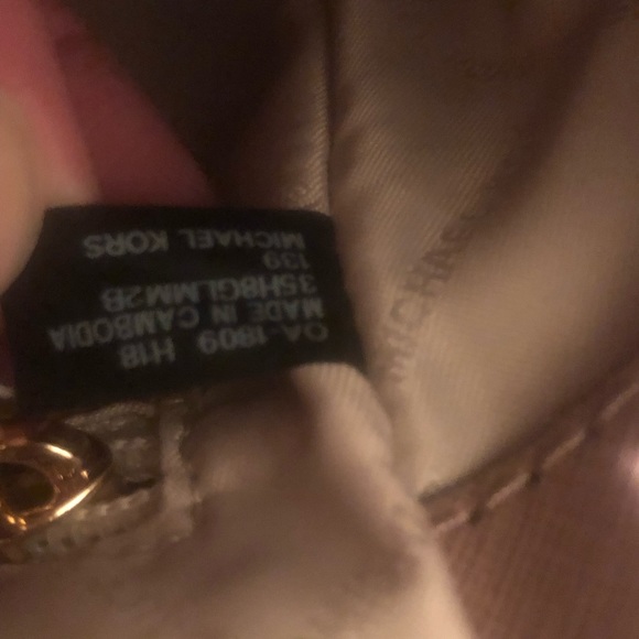 Michael Kors Signature MD Selma Crossbody+Wallet - Picture 8 of 8